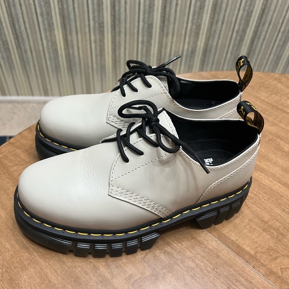 Doc Marten platform oxfords cream light grey - Picture 9 of 10